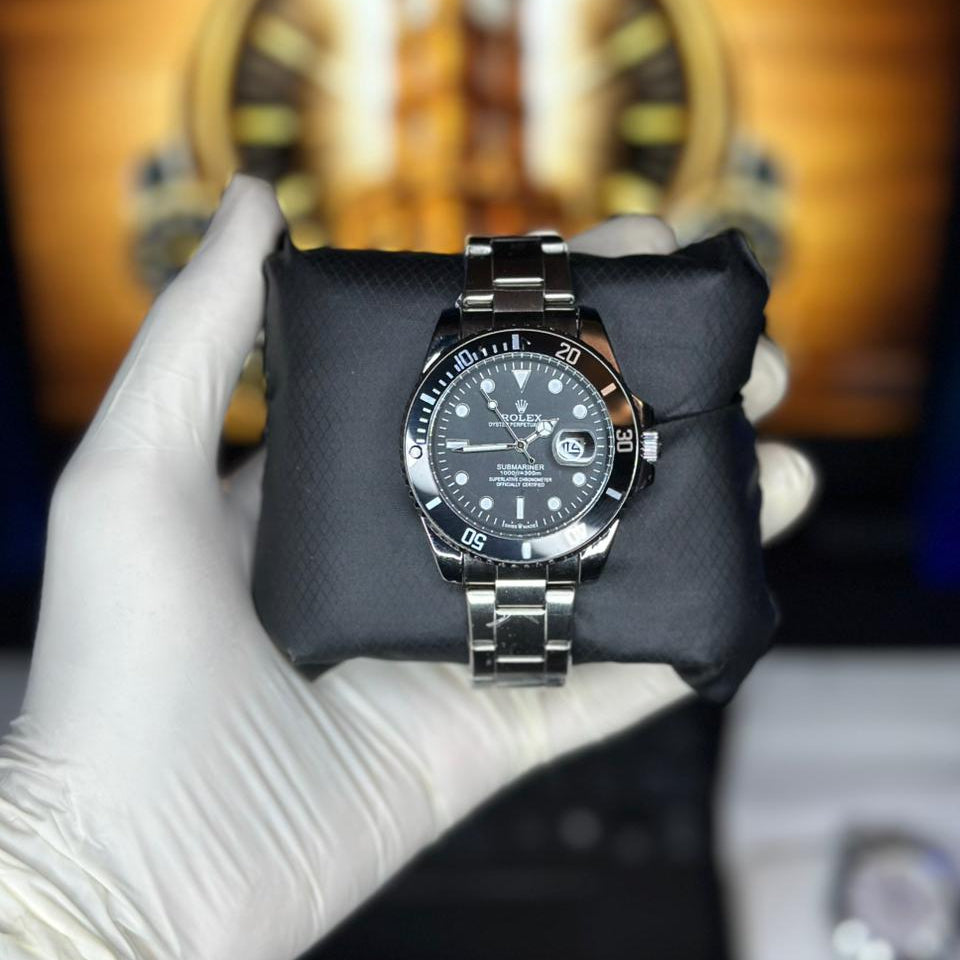 BLACK AND SILVER ROTATING DIAL ROLEX
